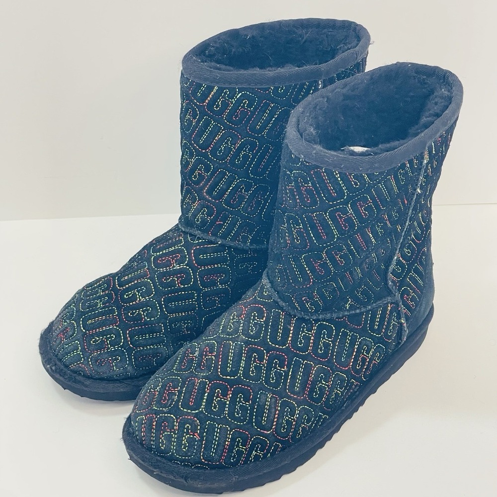 UGG Classic II Graphic‎ Stitch Kids Youth Boots 1112383K Black Sz 5